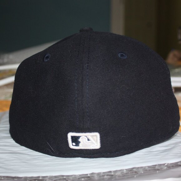 Yankees New Era 59FIFTY Blue Fitted Ball Cap  Size 7 1/4 MLB - Picture 3 of 4